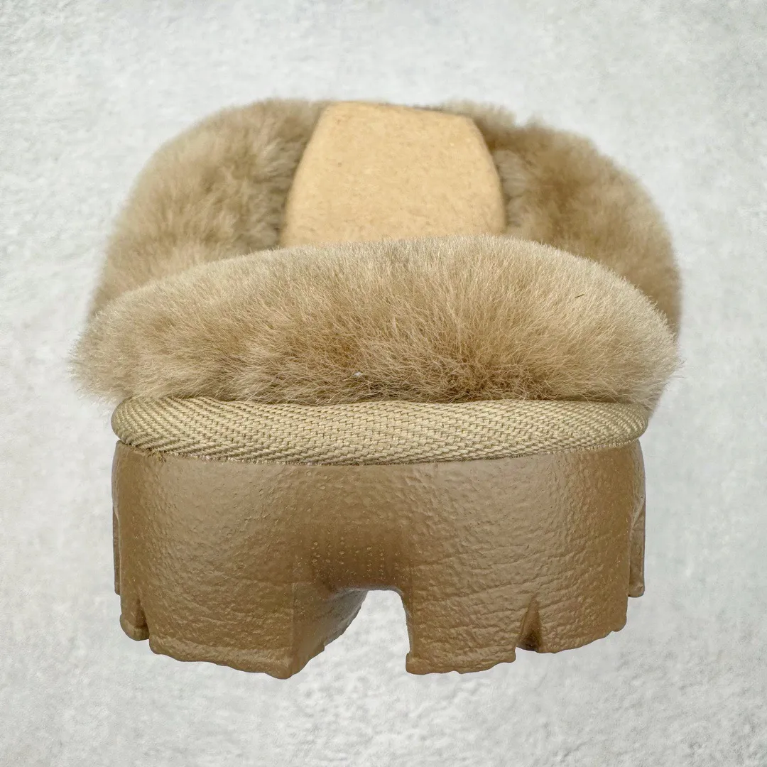 Pick up locally 💰 400 UGG slippers 5125 Star drag autumn and winter sheep fur integrated snow boots. All shoes are made from the same factory as ZP. Longfeng A-grade Australian imported sheep fur integrated brand OEM production line fully follows the ZP process flow. OEM original pattern maker adheres to the principle of no original shoes and no development selection. Pay attention to every detail. The most authentic version on the market TREADLITE "Light Wing" technology outsole Lightweight/durable/flexible/pile size: 35 36 37 38 39 40 Coding: by2936040